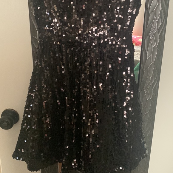 Formal sequence dress very elegant - Picture 3 of 8